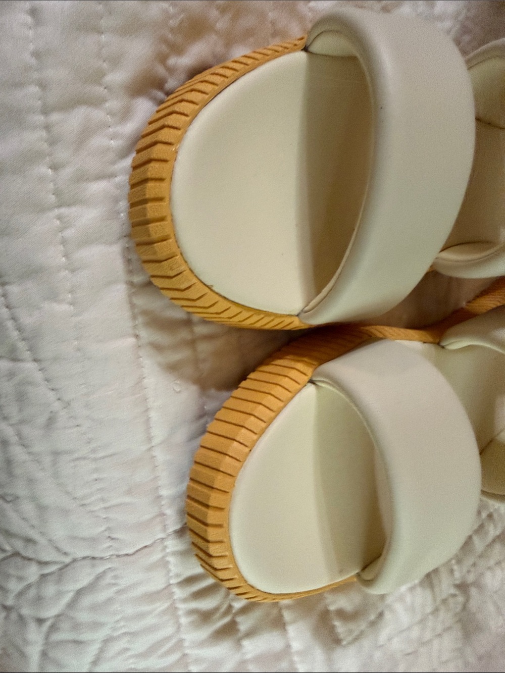 Sorel Cream Leather Two-Strap Sandals with Yellow Sole SZ 9. New. No box - Picture 4 of 6